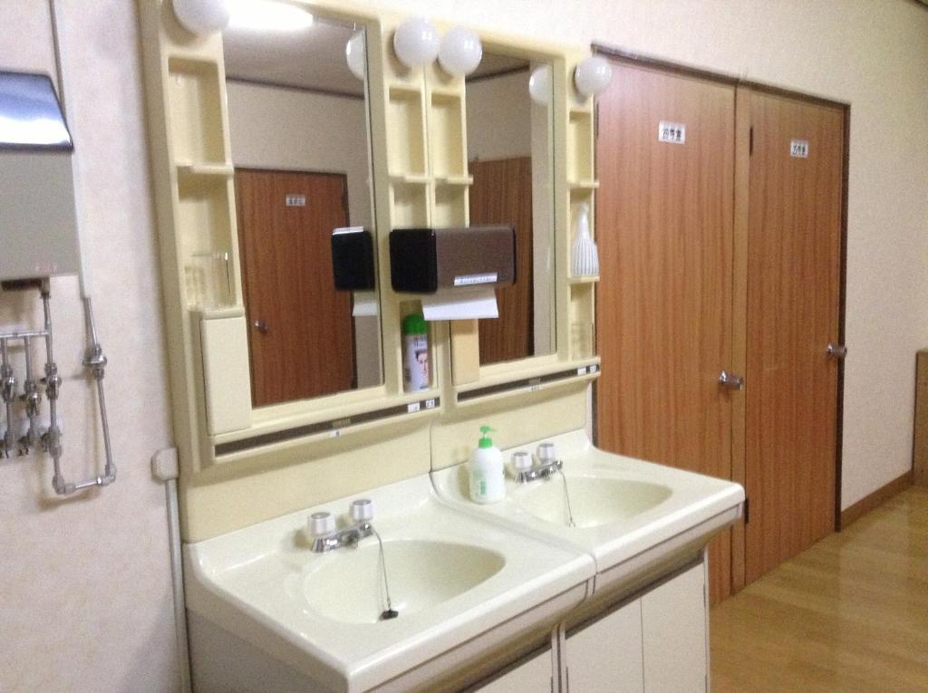 Minshuku Akiba Hotel Furano Bagian luar foto